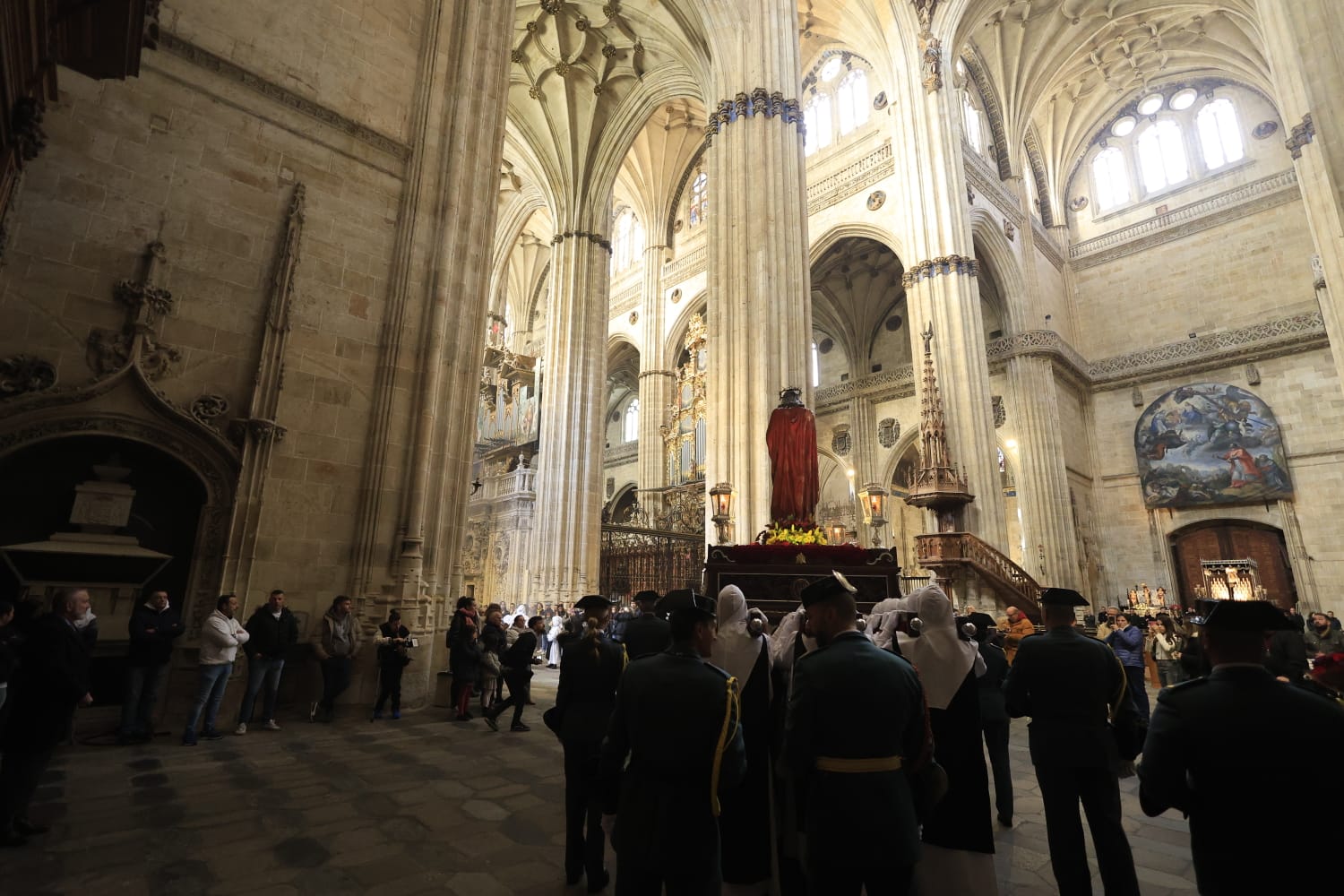 Jesús del Vía Crucis tampoco logra salir de la Catedral