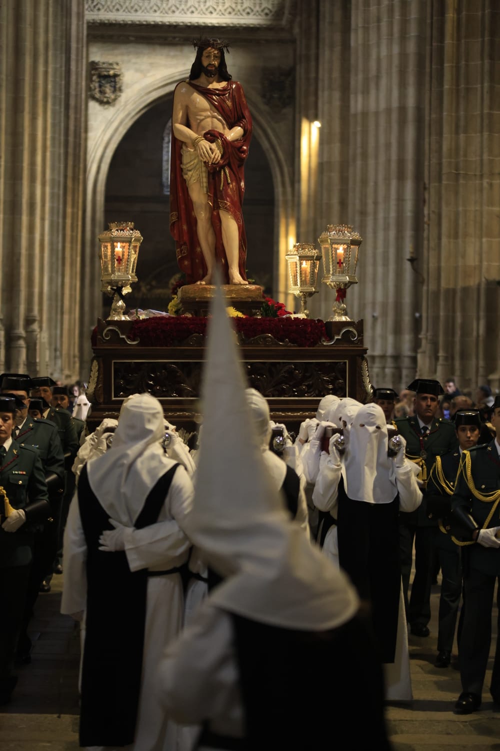 Jesús del Vía Crucis tampoco logra salir de la Catedral