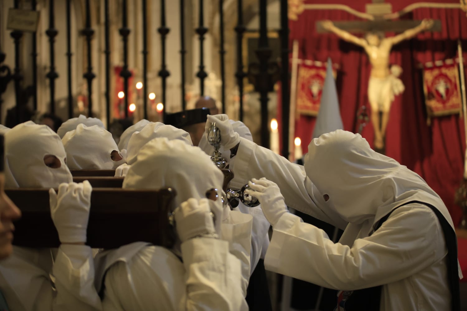 Jesús del Vía Crucis tampoco logra salir de la Catedral