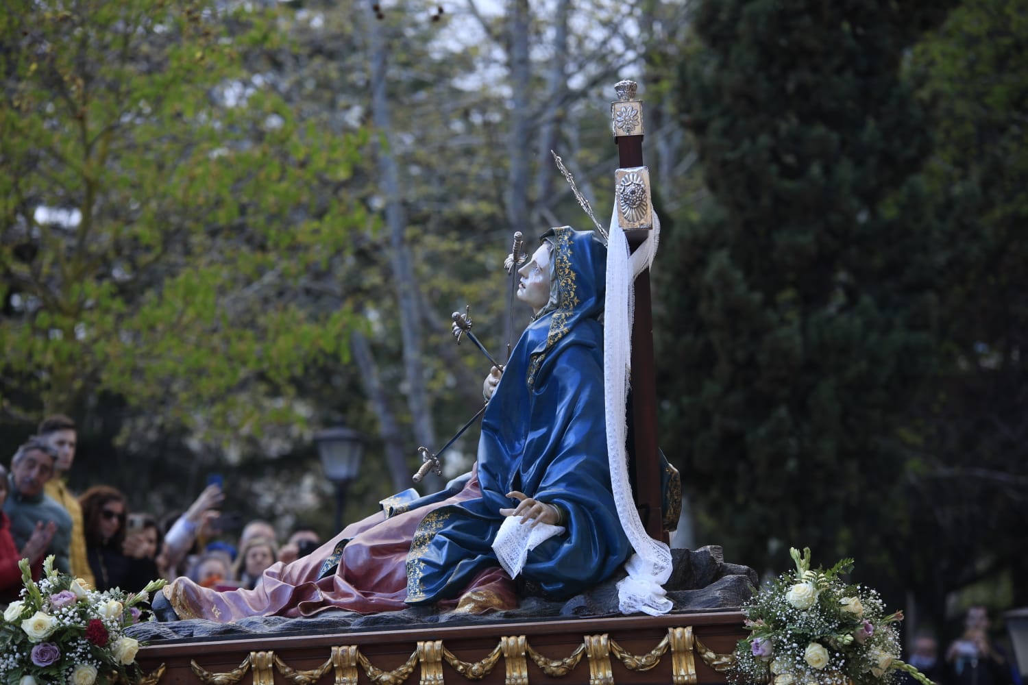 El cielo permite a la Vera Cruz salir en Salamanca