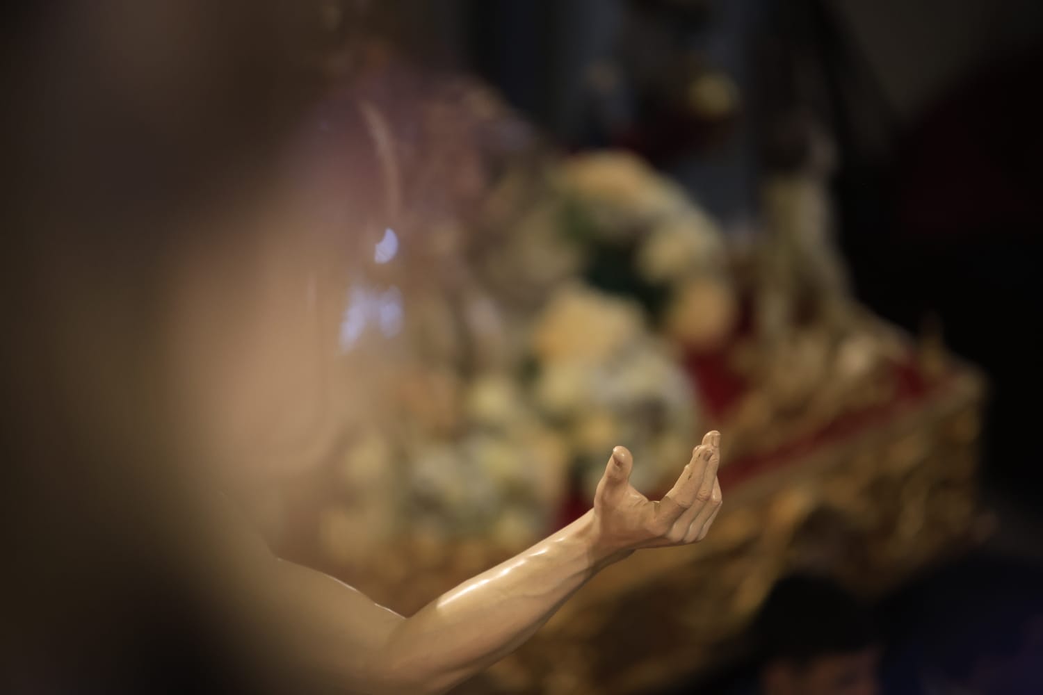 Encuentro privado entre Jesús Resucitado y la Virgen de la Alegría por la lluvia