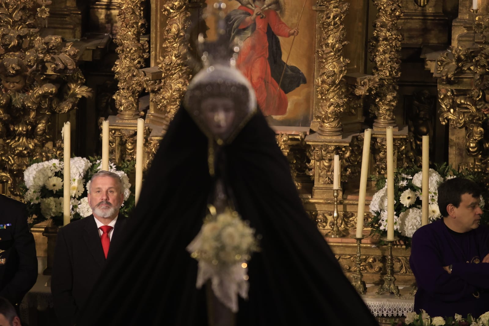 Encuentro privado entre Jesús Resucitado y la Virgen de la Alegría por la lluvia