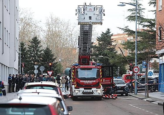 Los bomberos en el incidente el edificio en Príncipe Vergara