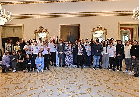 Recepción del alcalde de Salamanca a asociaciones que trabajan con personas con autismo.
