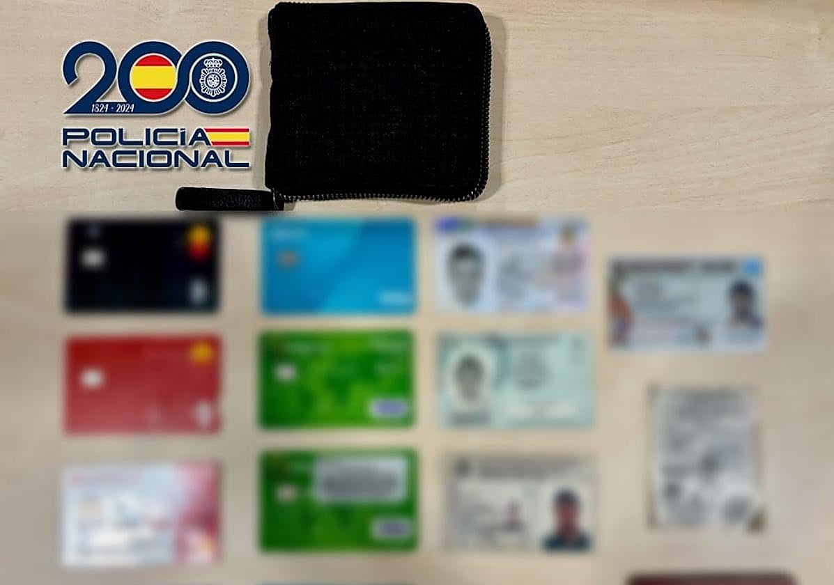 Roba tarjetas de crédito y es detenida tras fallar el pin al usar una de ellas en la calle Toro