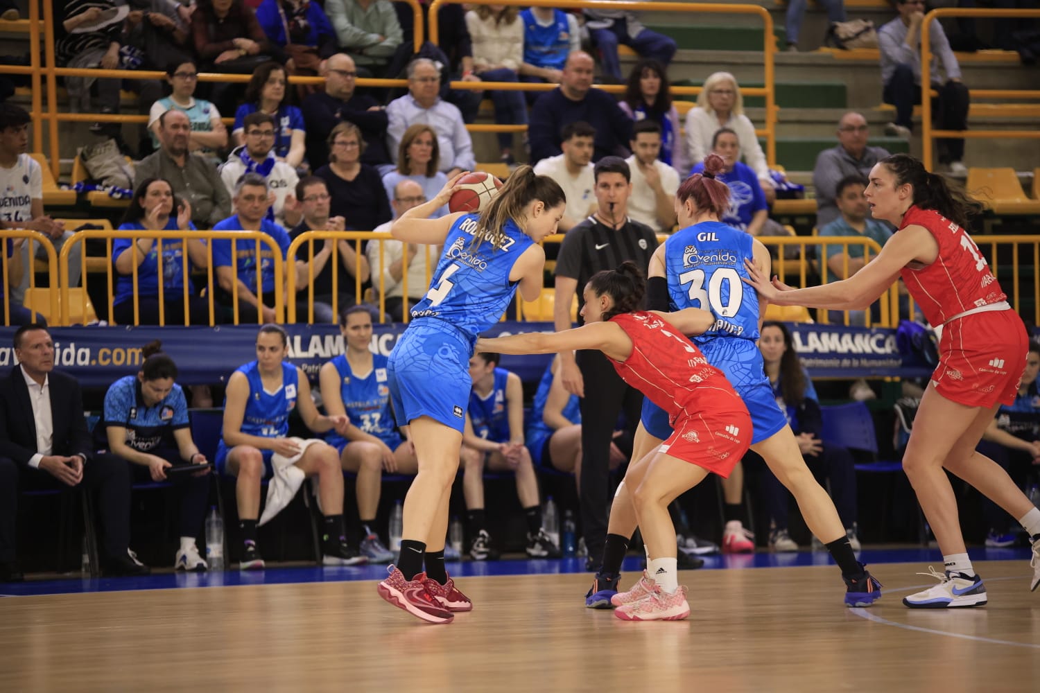 Un Avenida implacable no da oportunidad a Ensino de Lugo