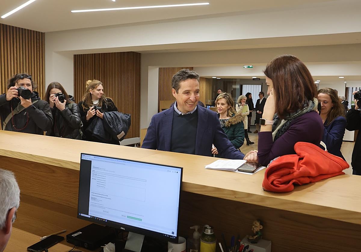 Juan Manuel Corchado registra su candidatura a rector