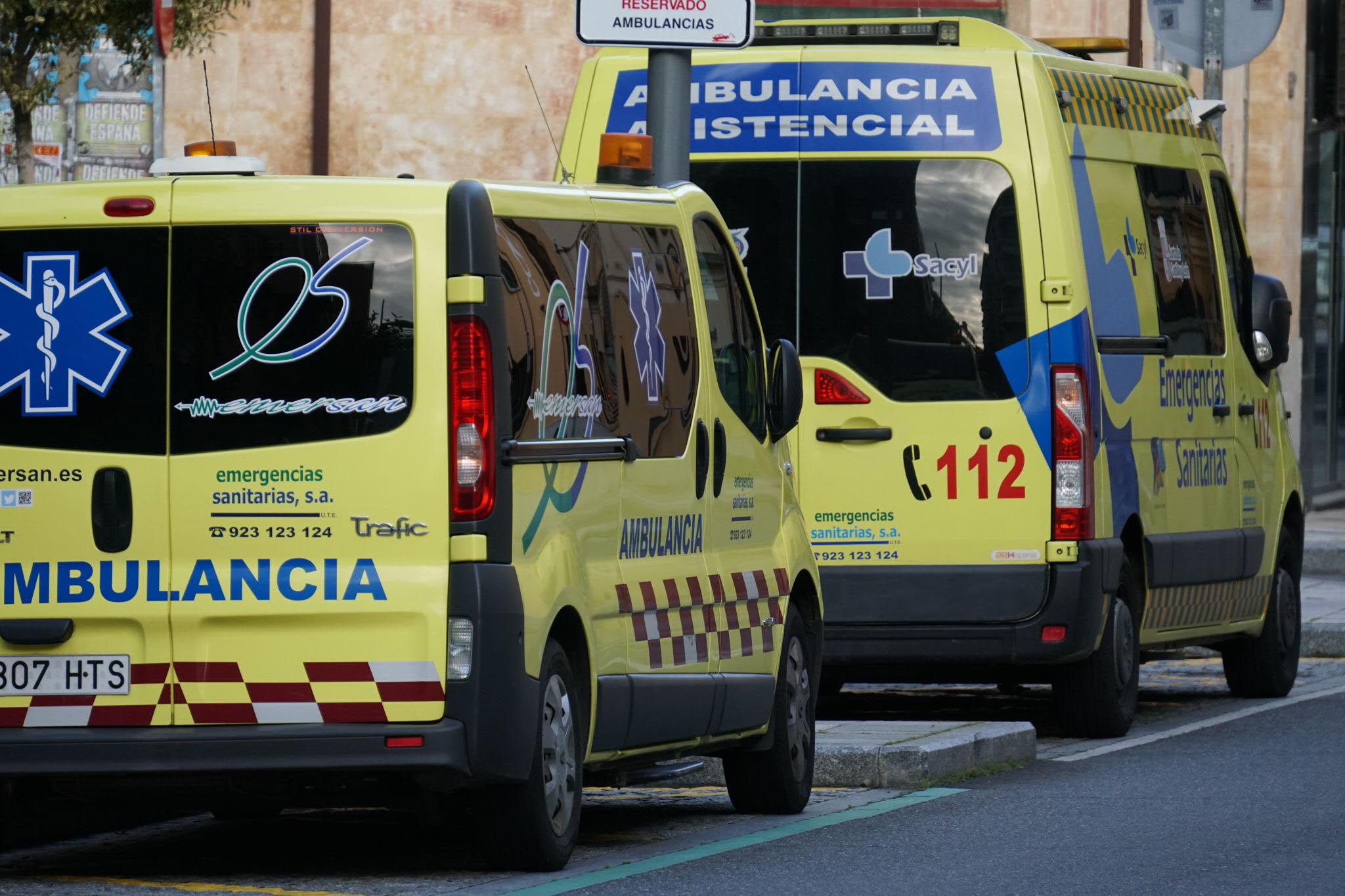 Foto de archivo de las ambulancias del 112