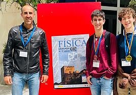 Los alumnos con el profesor de la USAL