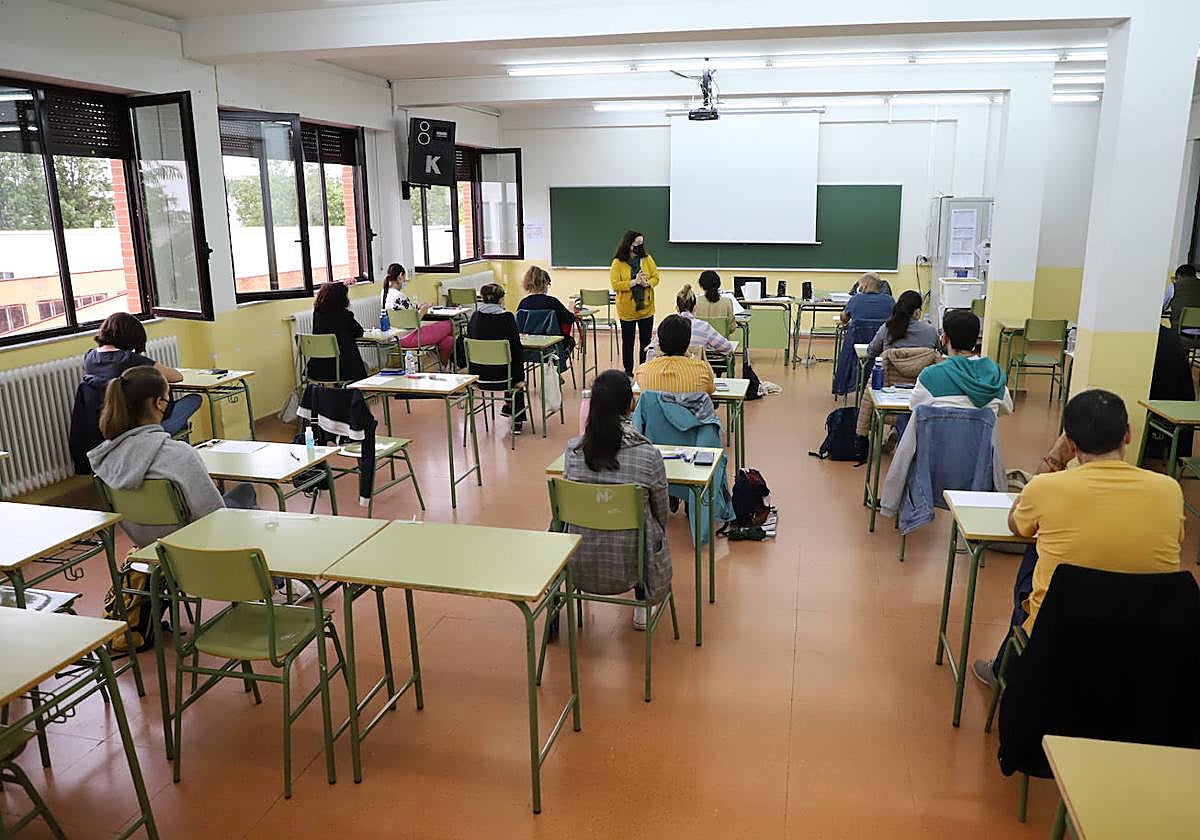 Imagen de archivo de unas oposiciones a profesor de Secundaria en Salamanca.