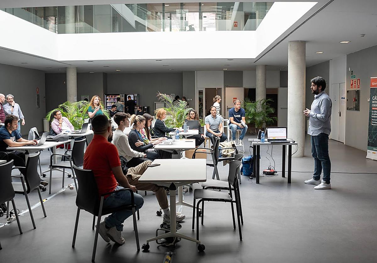El hackathon reúne a estudiantes de grado o máster de las universidades españolas.
