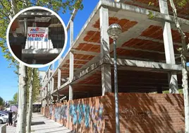 Imagen de la estructura del edificio inacabado y el detalle del cartel de venta