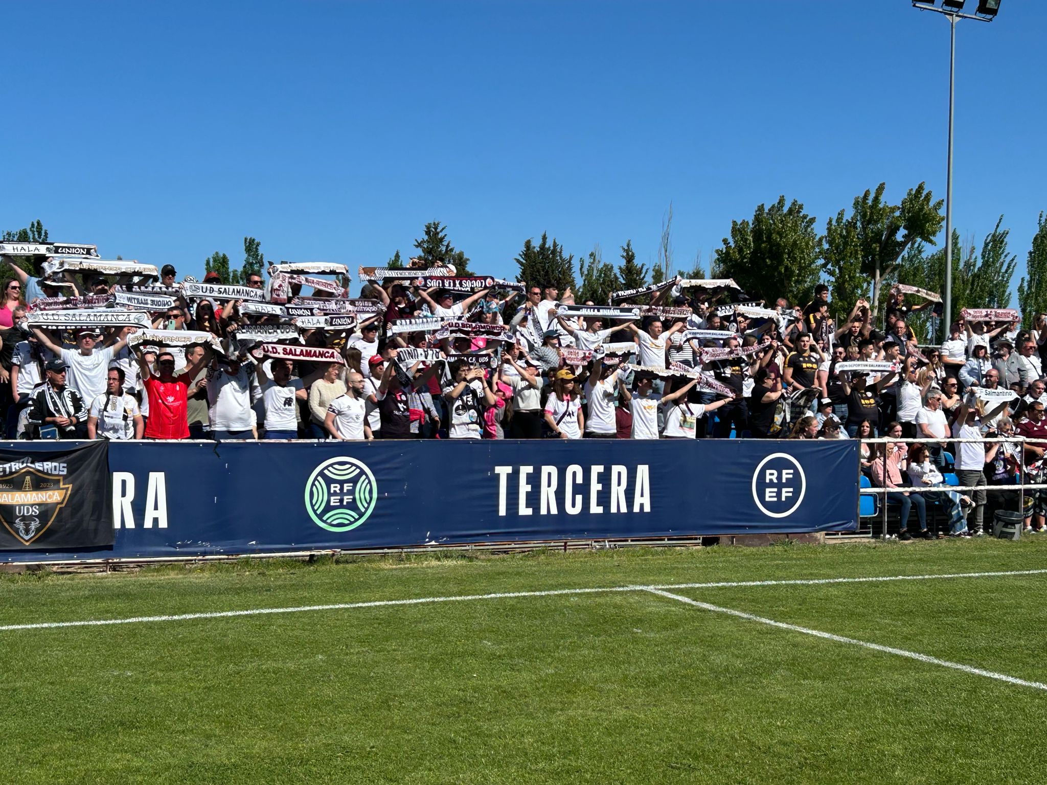 La afición del Salamanca CF UDS se dejan sentir en Tordesillas