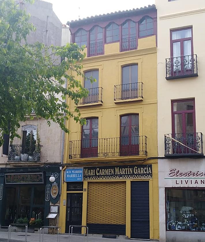 Imagen secundaria 2 - Patrimonio ordena reparar la fachada protegida de Salamanca que fue pintada de amarillo