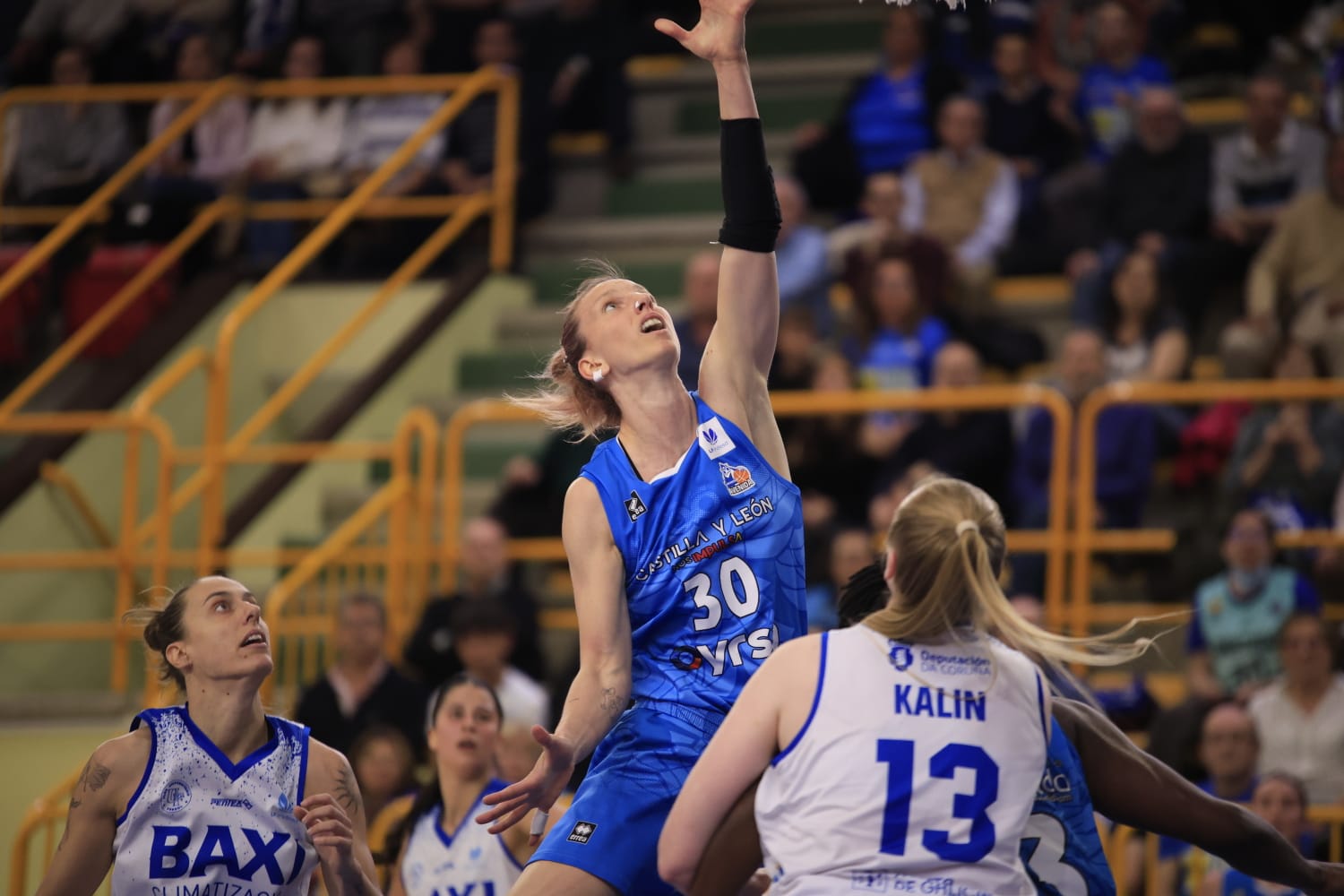 Avenida remonta y jugará las semifinales ante Girona