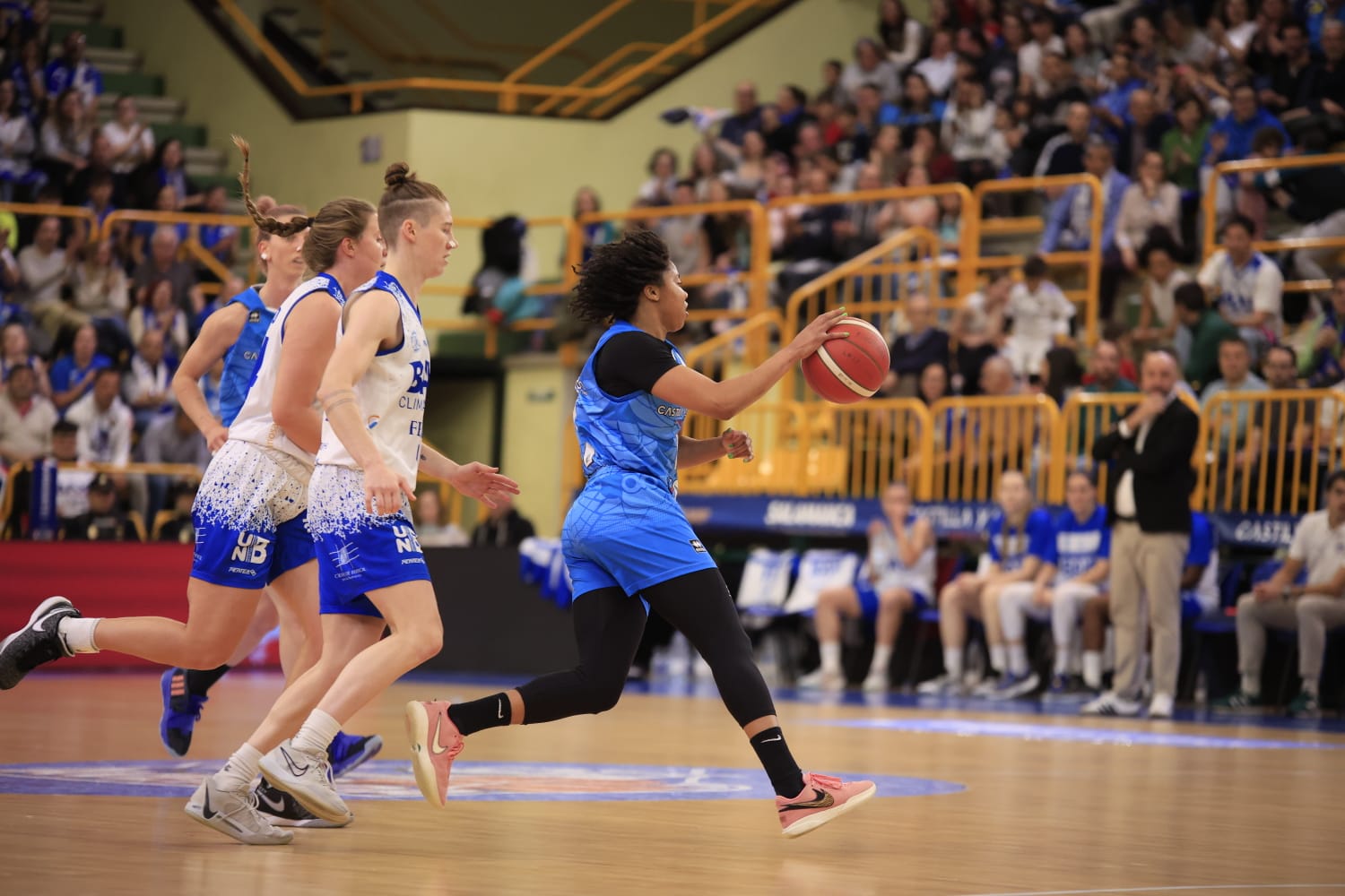 Avenida remonta y jugará las semifinales ante Girona