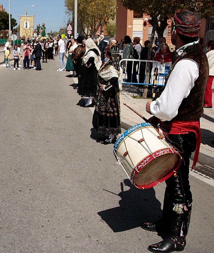 Imagen secundaria 2 - La procesión es un clásico en las fiestas del barrio de San José.