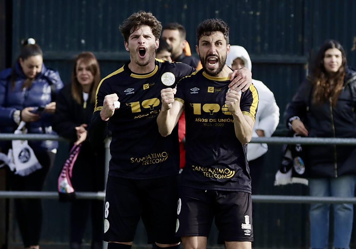 Amaro y Diego Benito celebran el 0-1.