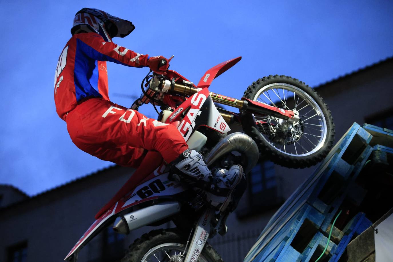 Súper Enduro nocturno en pleno centro de Salamanca