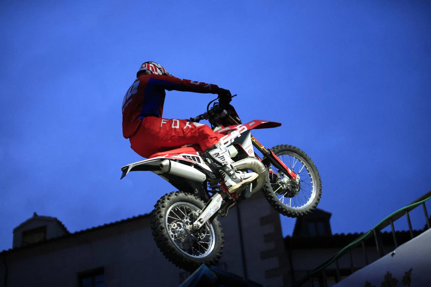 Súper Enduro nocturno en pleno centro de Salamanca