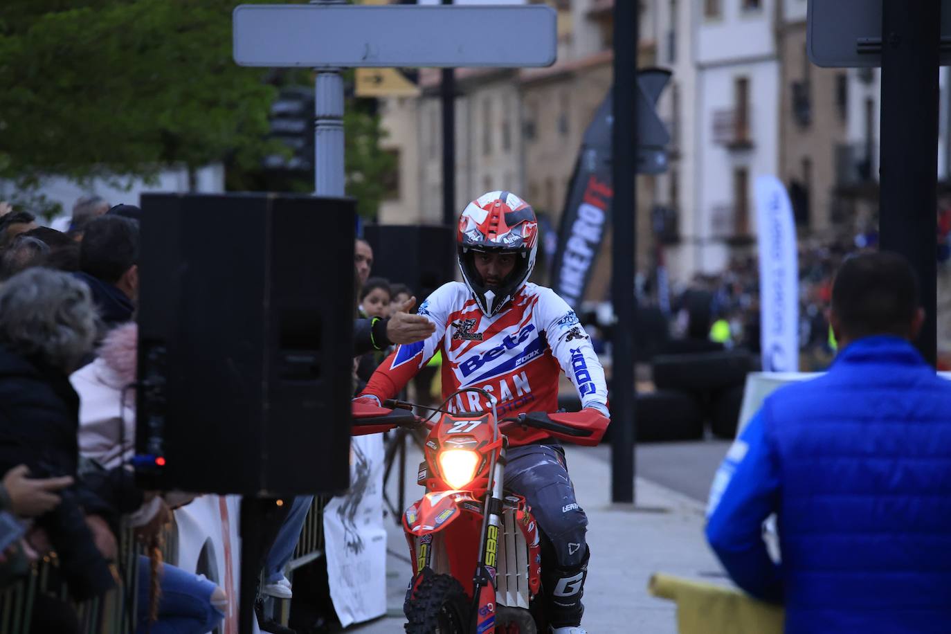 Súper Enduro nocturno en pleno centro de Salamanca