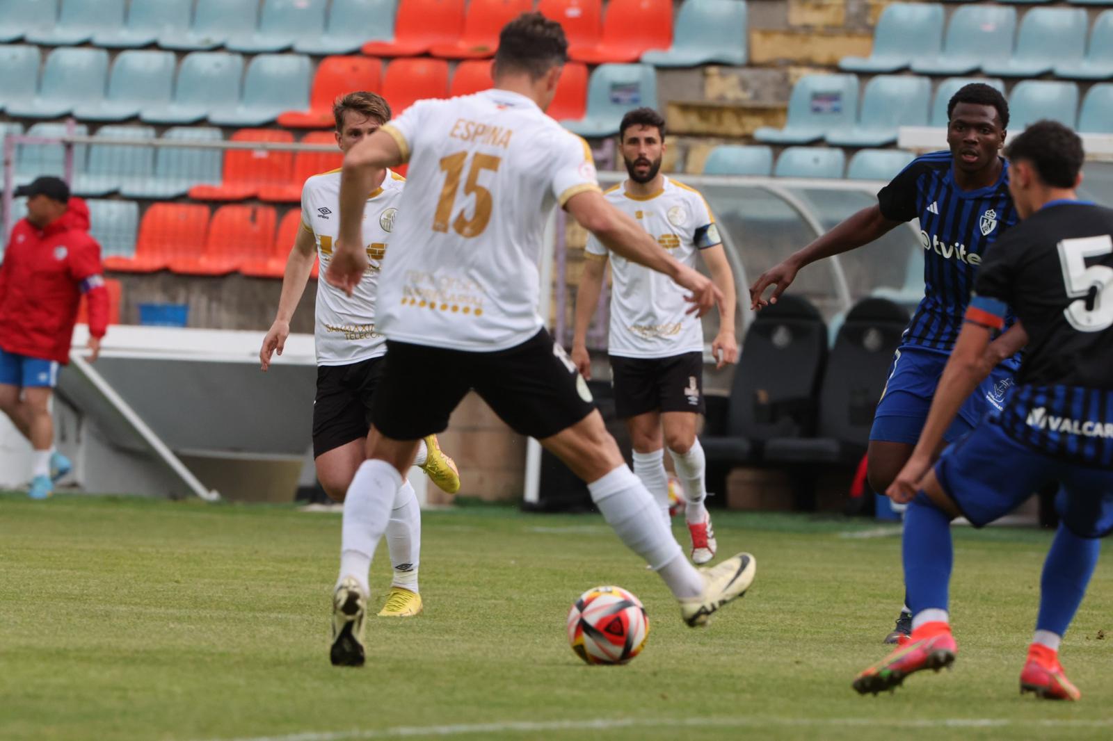 Un Salamanca CF UDS lanzado no se basta y mira ya al playoff de ascenso