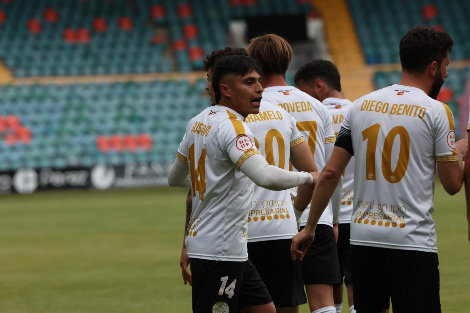 Un Salamanca CF UDS lanzado no se basta y mira ya al playoff de ascenso