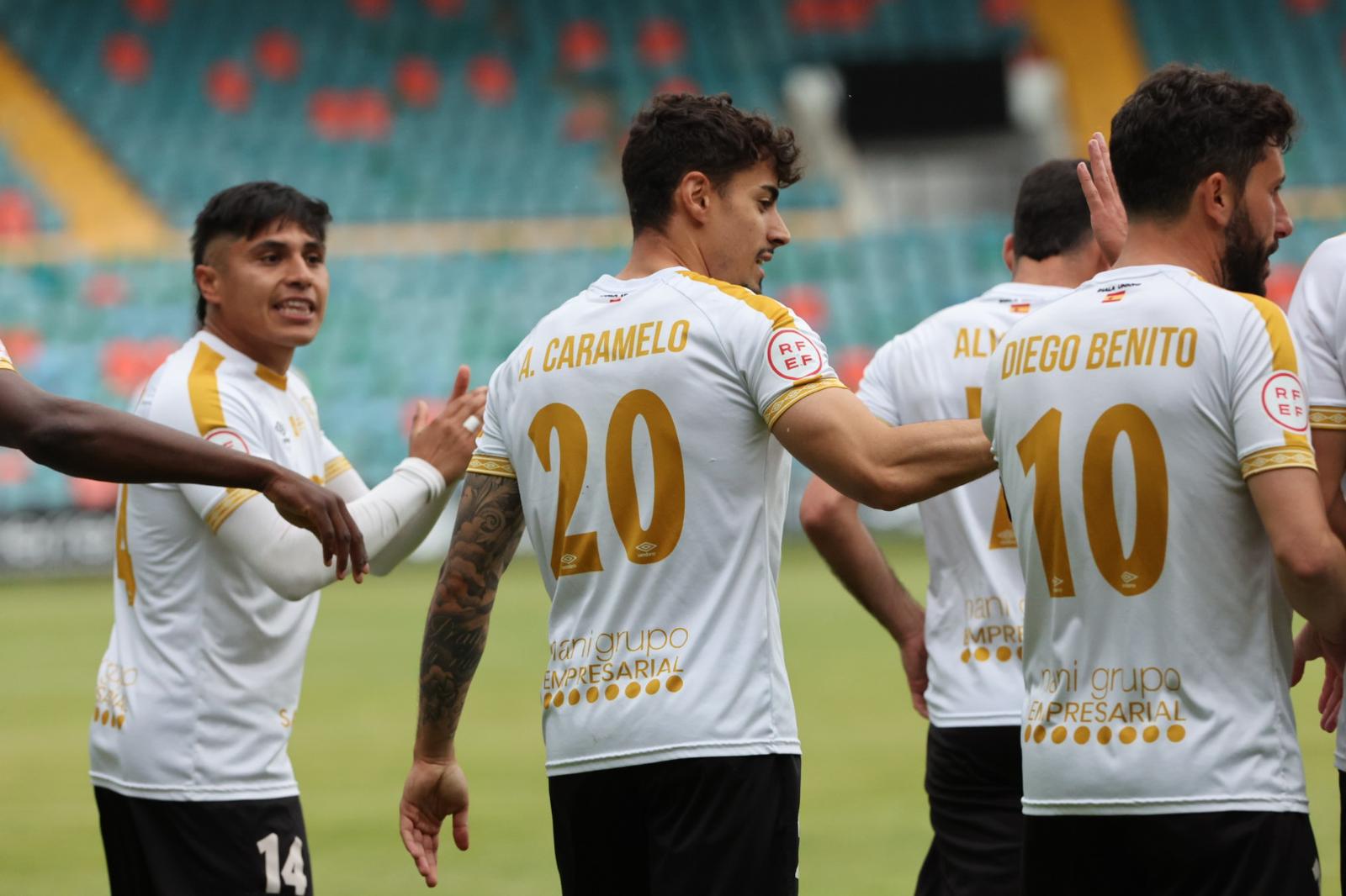 Un Salamanca CF UDS lanzado no se basta y mira ya al playoff de ascenso