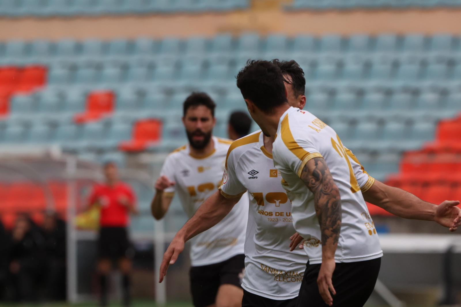 Un Salamanca CF UDS lanzado no se basta y mira ya al playoff de ascenso