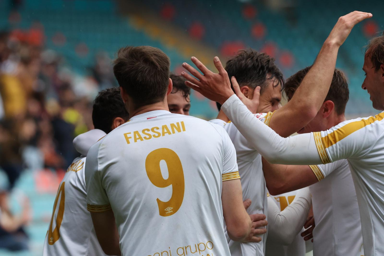 Un Salamanca CF UDS lanzado no se basta y mira ya al playoff de ascenso