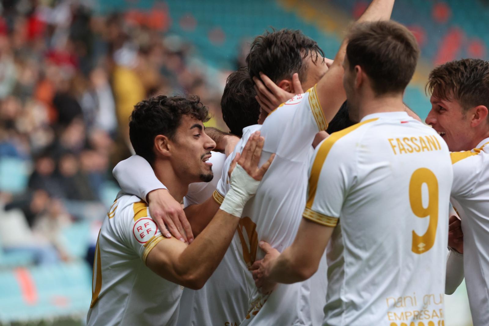 Un Salamanca CF UDS lanzado no se basta y mira ya al playoff de ascenso
