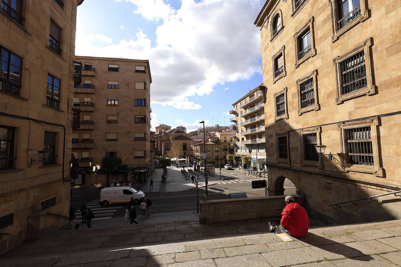 Dudas de los vecinos del Bretón sobre la propuesta de solución a los problemas de ruido