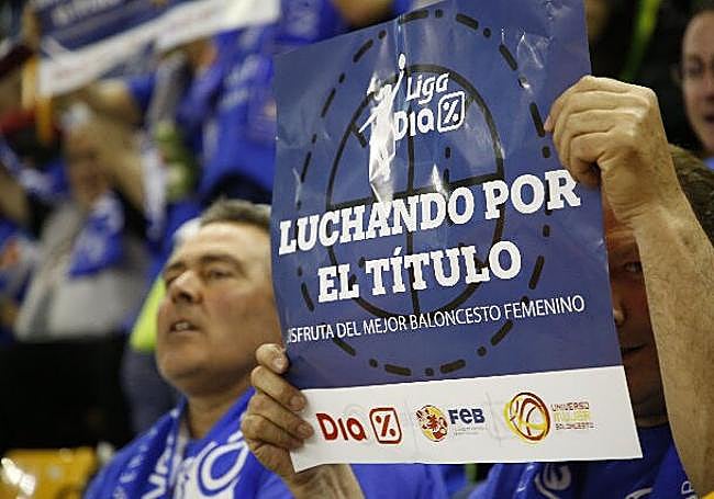 Perfumerías Avenida levanta el título de liga en Valencia, con Silvia Domínguez como capitana