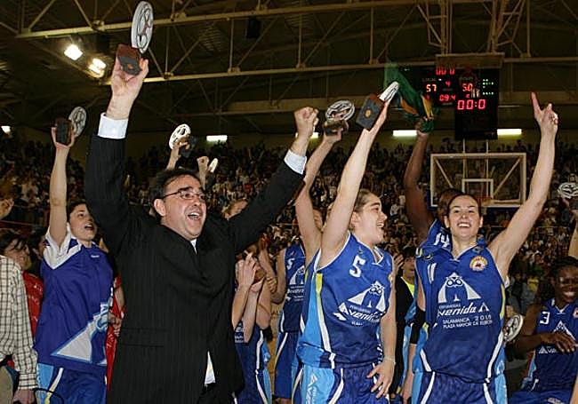 Avenida celebra la primera Liga de su historia ante el UB FC Barcelona en la 05-06.
