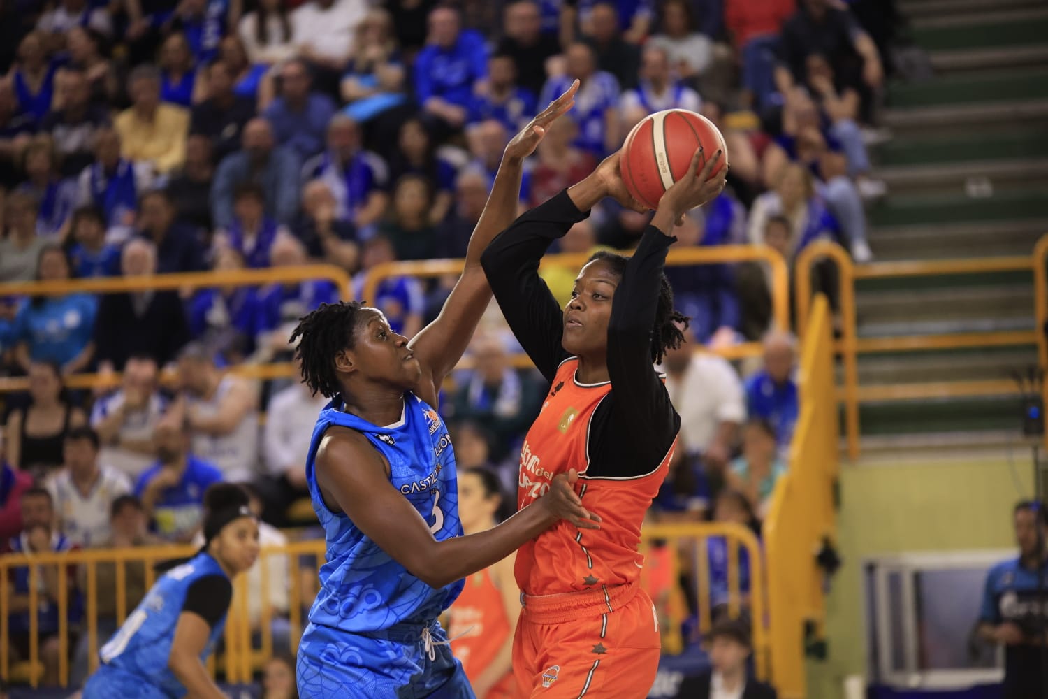 El emocionante partido entre Avenida y Valencia Basket, en imágenes