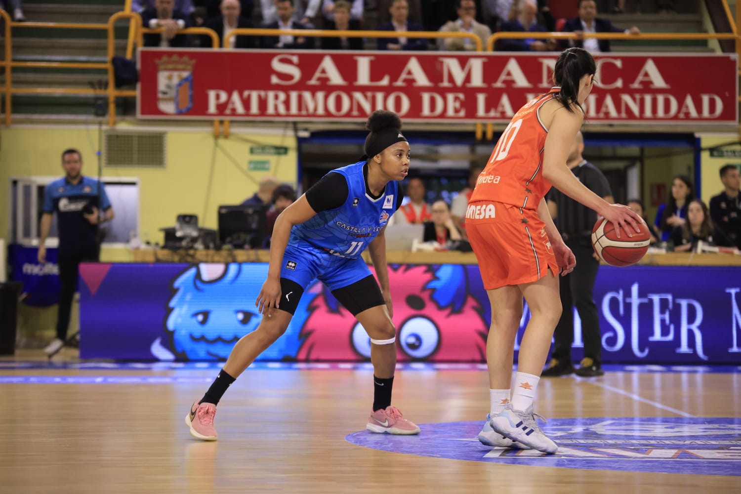 El emocionante partido entre Avenida y Valencia Basket, en imágenes