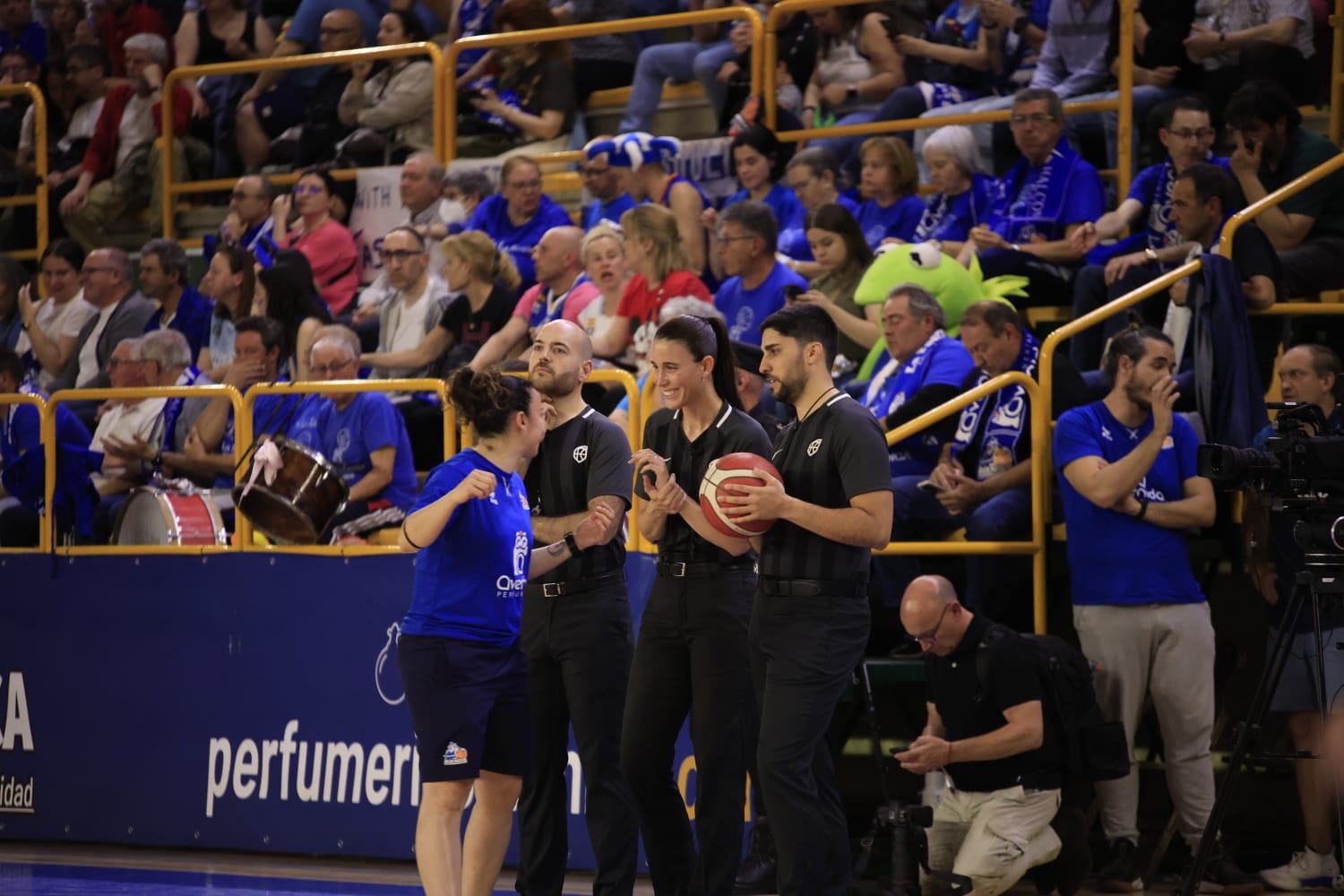 El emocionante partido entre Avenida y Valencia Basket, en imágenes
