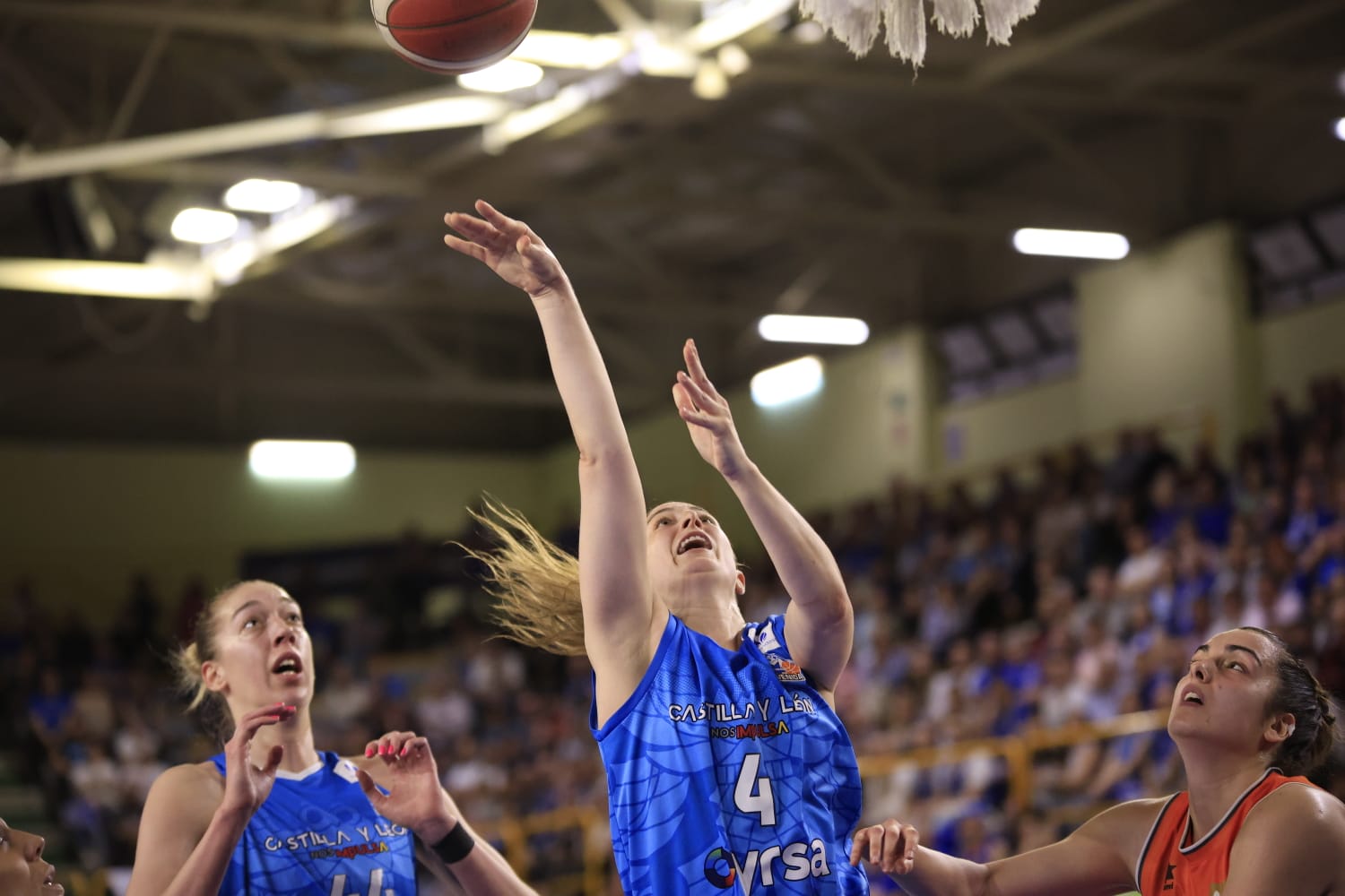El emocionante partido entre Avenida y Valencia Basket, en imágenes