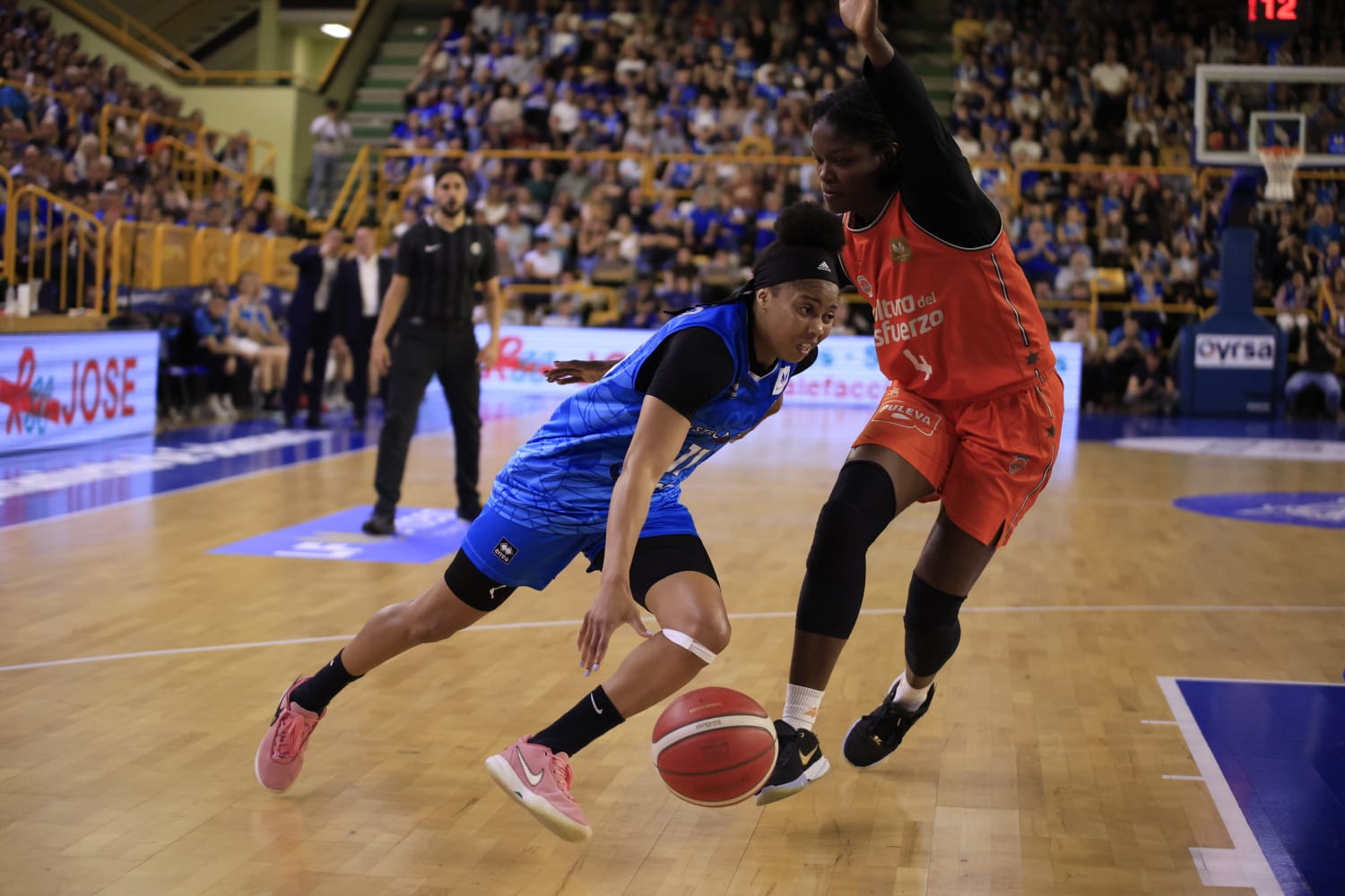 El emocionante partido entre Avenida y Valencia Basket, en imágenes