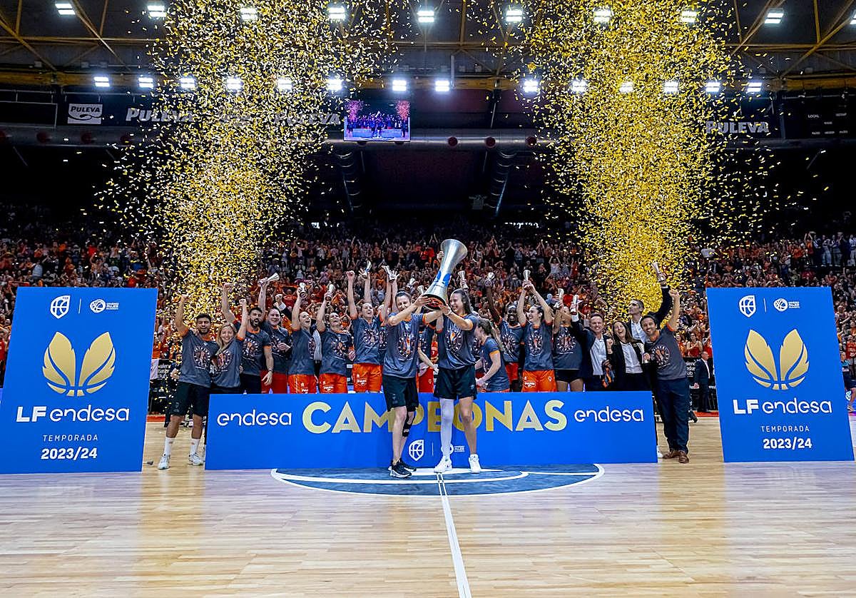 El Valencia Basket se alza con la Liga Femenina Endesa.