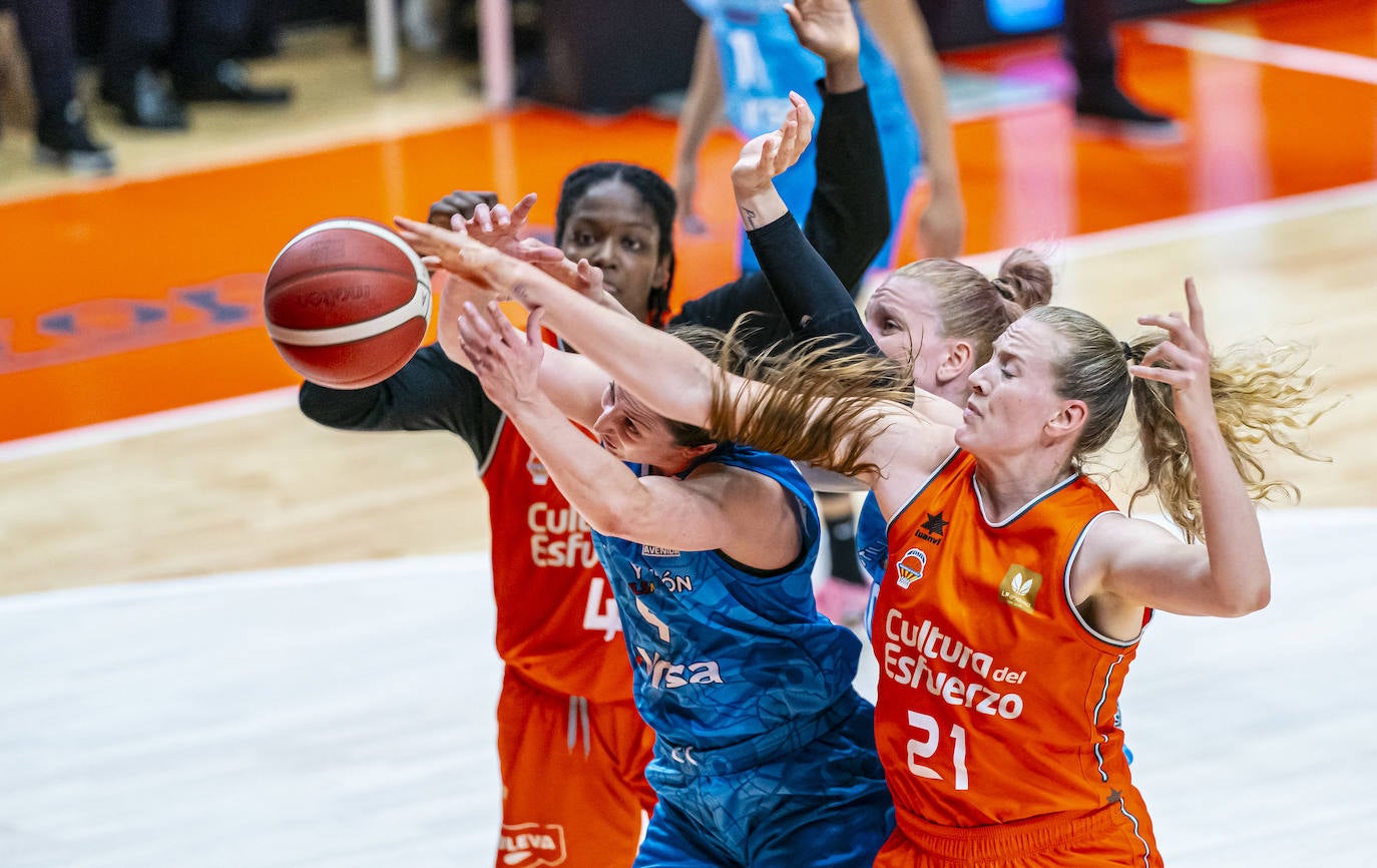 El partido entre Avenida y Valencia Basket en imágenes