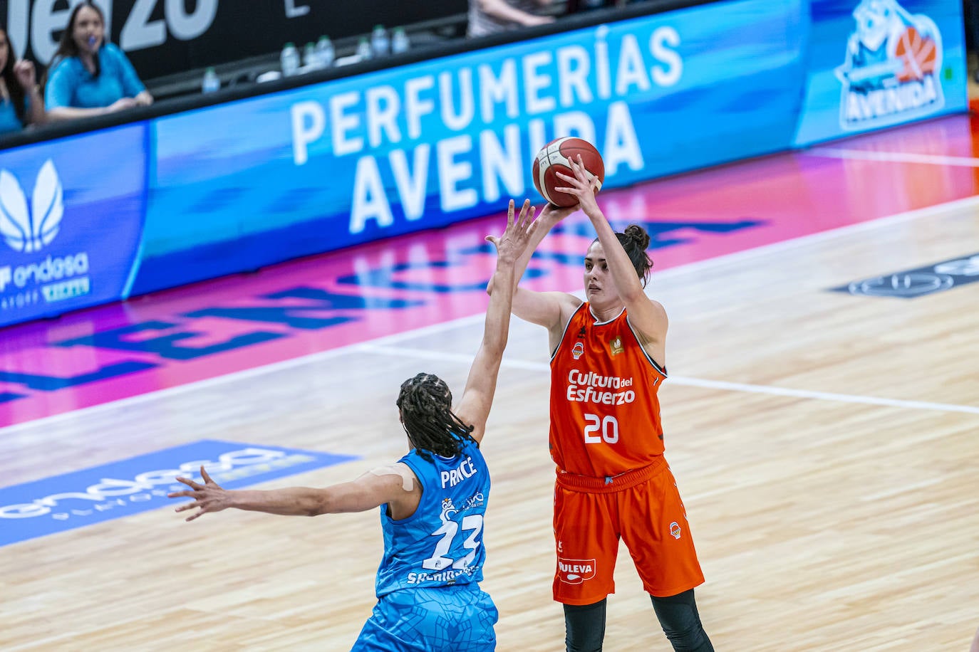 El partido entre Avenida y Valencia Basket en imágenes