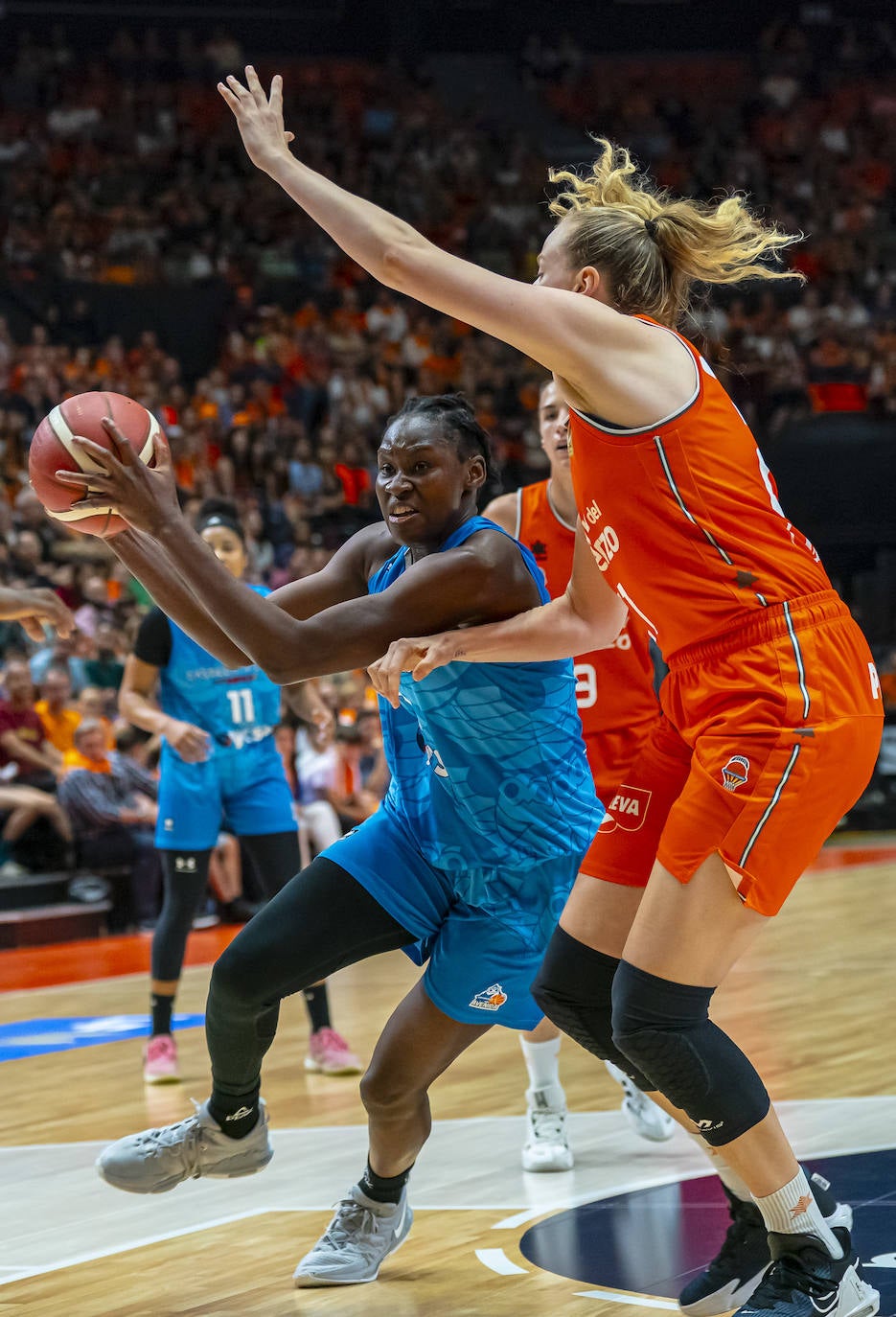 El partido entre Avenida y Valencia Basket en imágenes