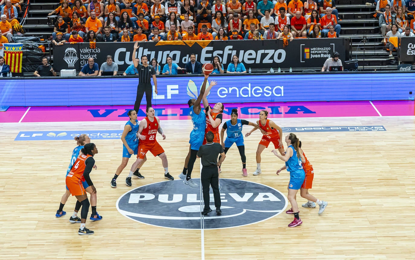 El partido entre Avenida y Valencia Basket en imágenes