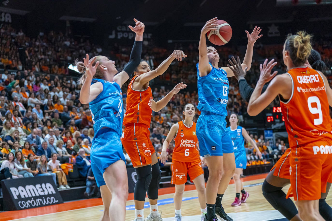 El partido entre Avenida y Valencia Basket en imágenes