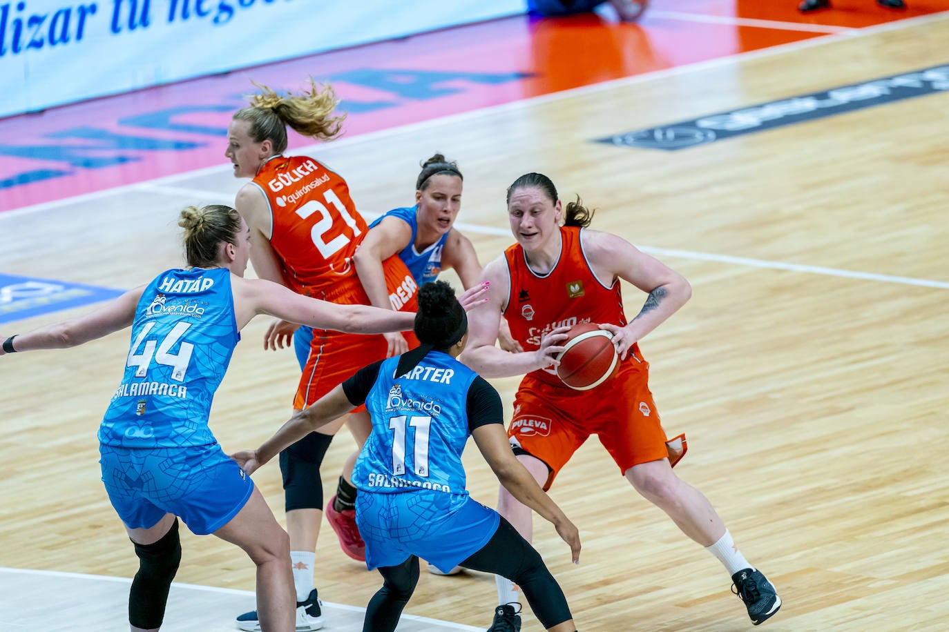 El partido entre Avenida y Valencia Basket en imágenes
