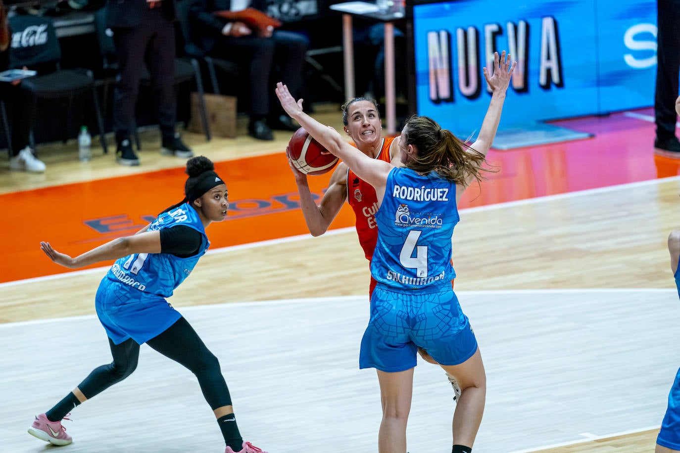 El partido entre Avenida y Valencia Basket en imágenes