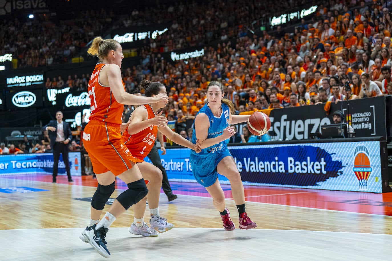El partido entre Avenida y Valencia Basket en imágenes