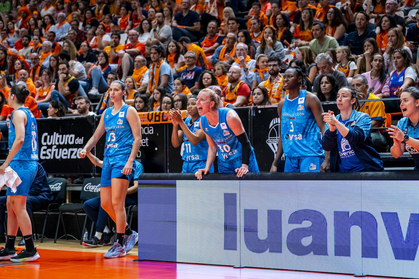 El partido entre Avenida y Valencia Basket en imágenes