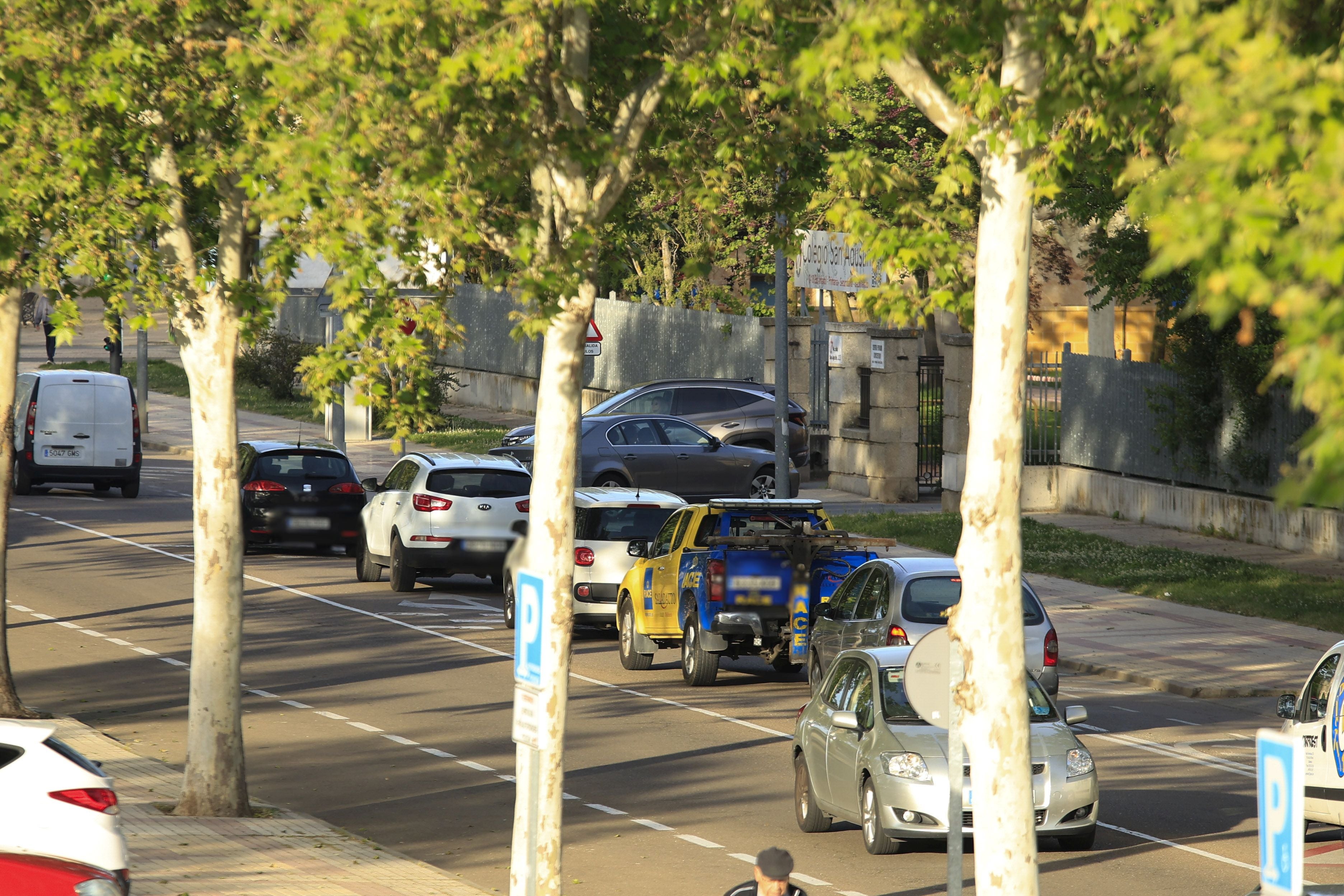 Imagen secundaria 2 - Los carriles bici como «comodín» para aparcar en Salamanca y otros perjuicios para los ciclistas